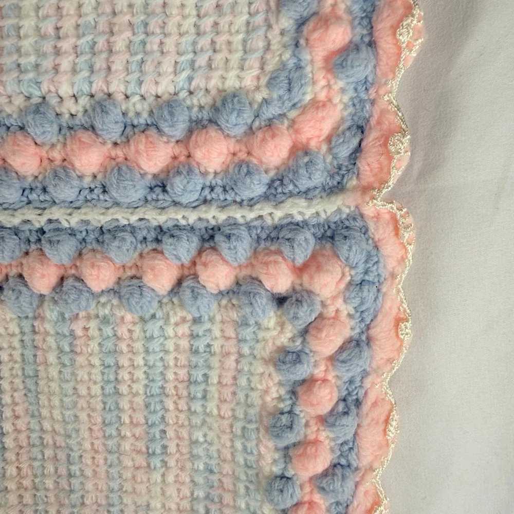 Vintage Handmade Crocheted Baby Blanket White Pink Blue Roses 32x28 Cottagecore - Picture 5 of 6